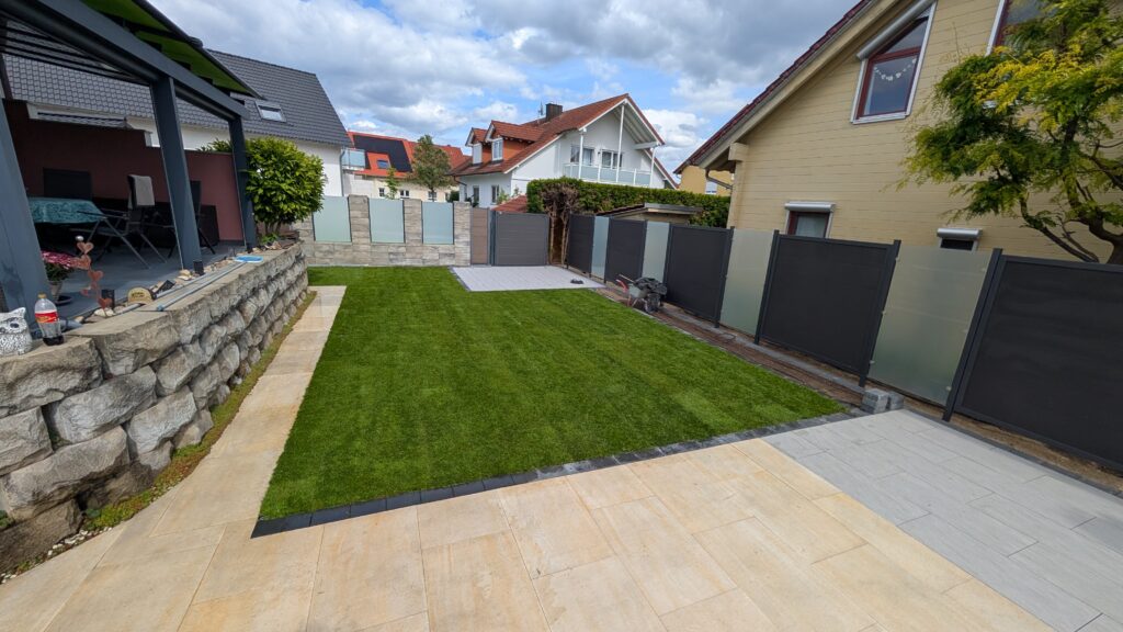 Moderner Garten, klare Linien, Privatsphäre